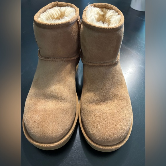 UGG Shoes - UGG Classic Mini Boots | Size 7 | Chestnut | Excellent Condition